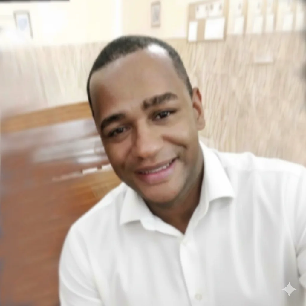 Foto de Edson Santos, fundador de CrearHojasDeVida